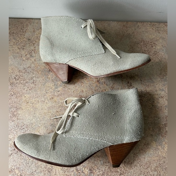 L.L. Bean women’s leather heeled tie bootie made in Brazil size 7M - Picture 4 of 10